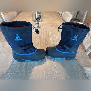 Kamik Waterbug5 blue and black winter snow boots size 3